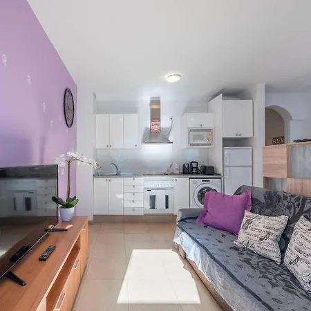 Vicino Al Porto Confortevole Wi-fi Aria Condizionata Apartment