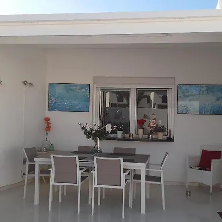 Sonniges Ferienhaus Mit Grill, Garten Und Pool *