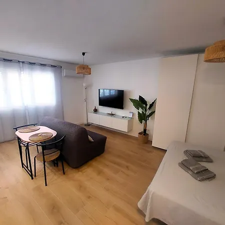 Sarah Apartment