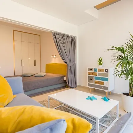 - Oasis Apartment *