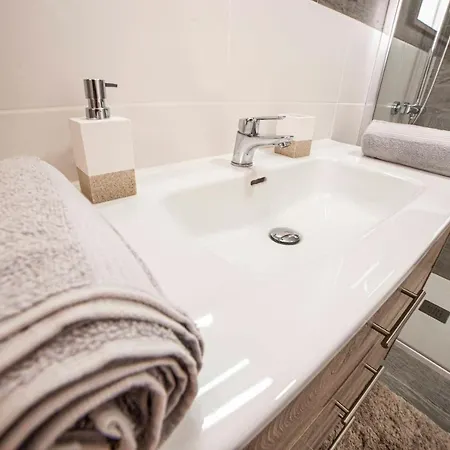 The Sunny Flair, Relaxing Experience Apartment