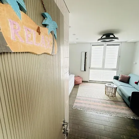 Amber - Pink Apartment *