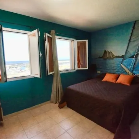Near The Port, Wide, Confortable, Wi-fi, Terrace, Aircon Appartement